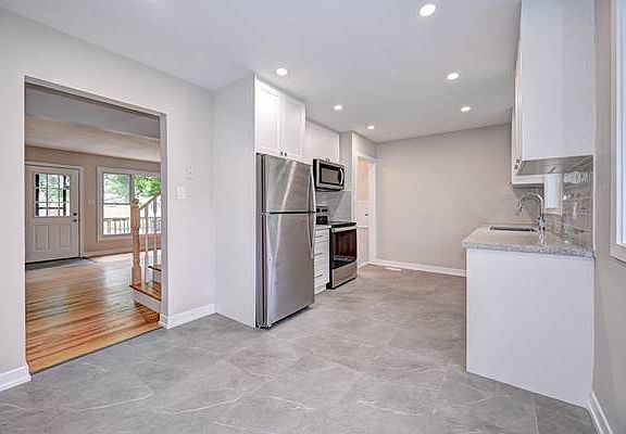 4th image of 110 Conway Dr
