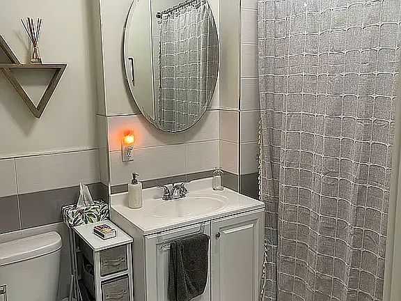 4th image of 112 Emerson Pl #6EE