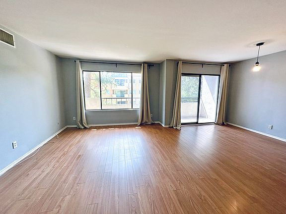 5th image of 700 Westmount Dr Unit 202-0