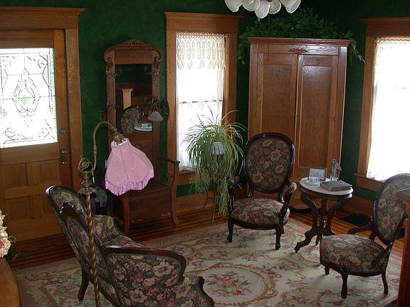 4th image of 309 E Main St