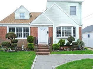 23 Regina Ave, Bellmore, NY 11710