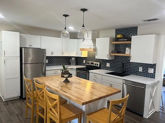 3rd image of 302 Medio Vista Dr