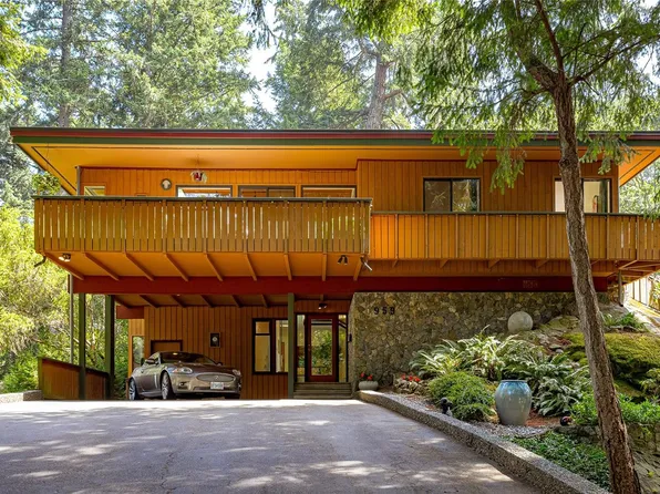 959 Carolwood Dr, Saanich, BC V8X 3T9