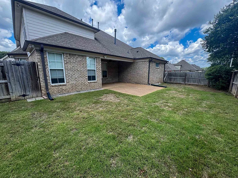 621 Covington Walk Ln S — Photo 19