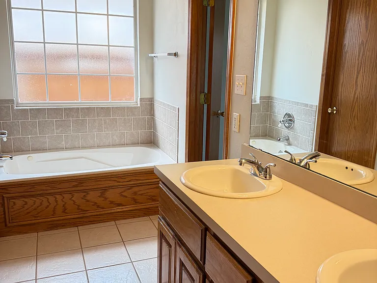 425 Plantation Ter — Photo 15