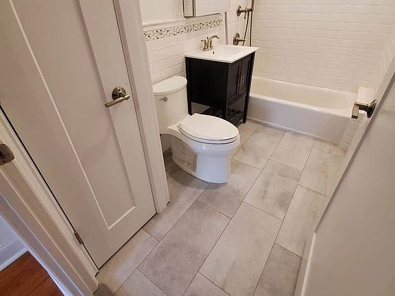 3rd image of 109 W 75th St APT 1B
