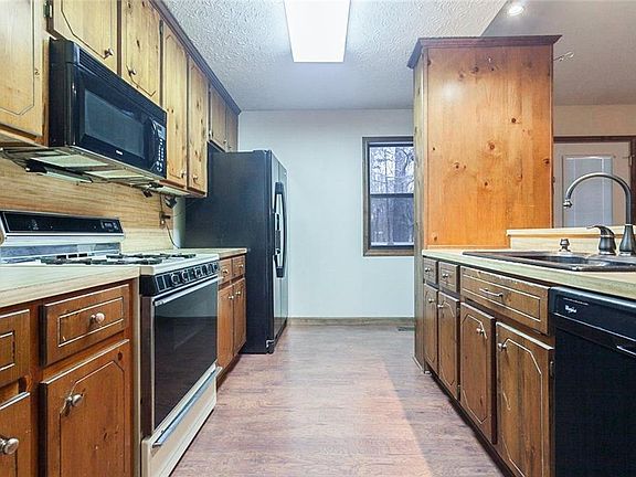 2nd image of 525 Hollow Ct