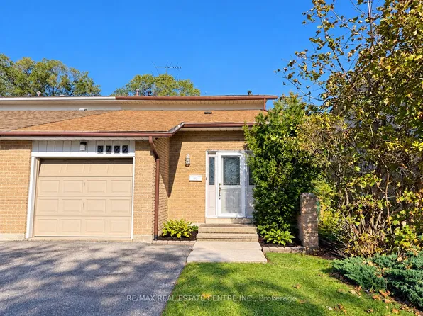 3722 Ellengale Dr, Mississauga, ON L5C 1Z7