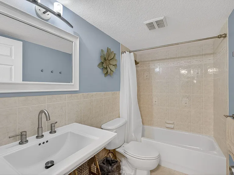 2950 SE Ocean Blvd — Photo 20
