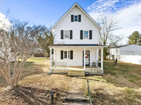 142 Lake St, Pulaski, VA 24301