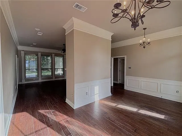 421 Greenfield Dr — Photo 5