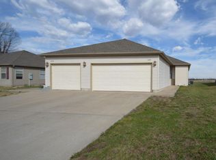 405B W Summit St, Aurora, MO 65605