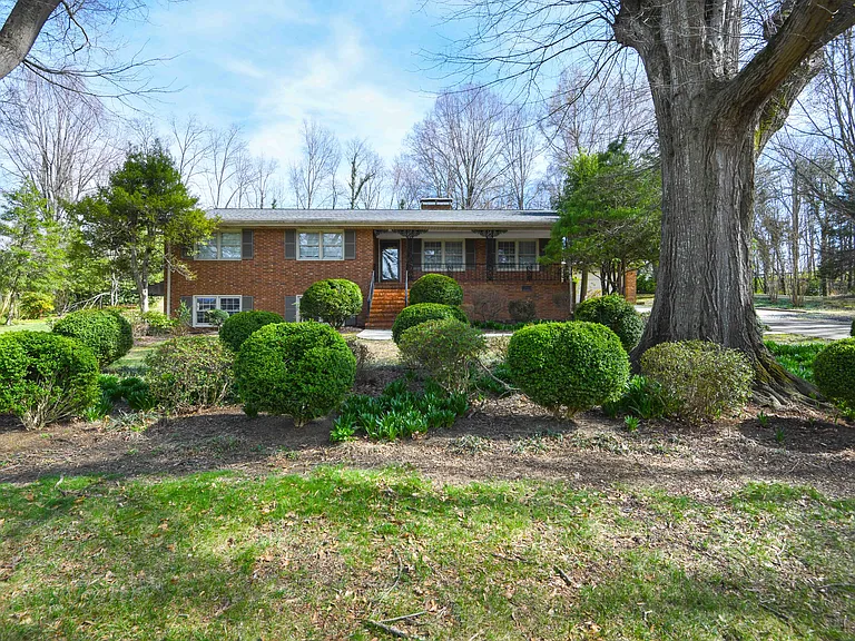 1804 Strathmore Dr — Photo 33