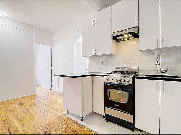 3rd image of 301 E 53rd St APT 2E