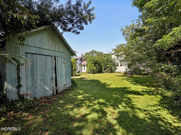 4th image of 136 Washington Street