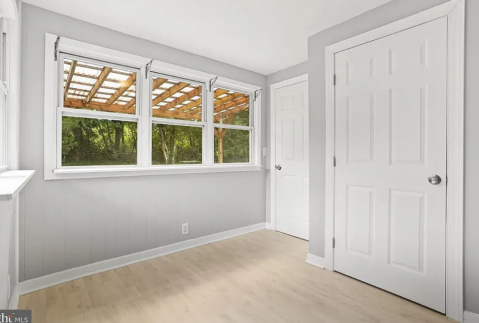 3 bed, 837 sqft, $2,000 — Photo 3