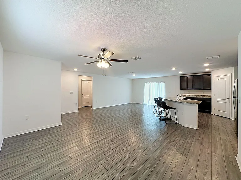 1407 Hillsborough Way — Photo 8