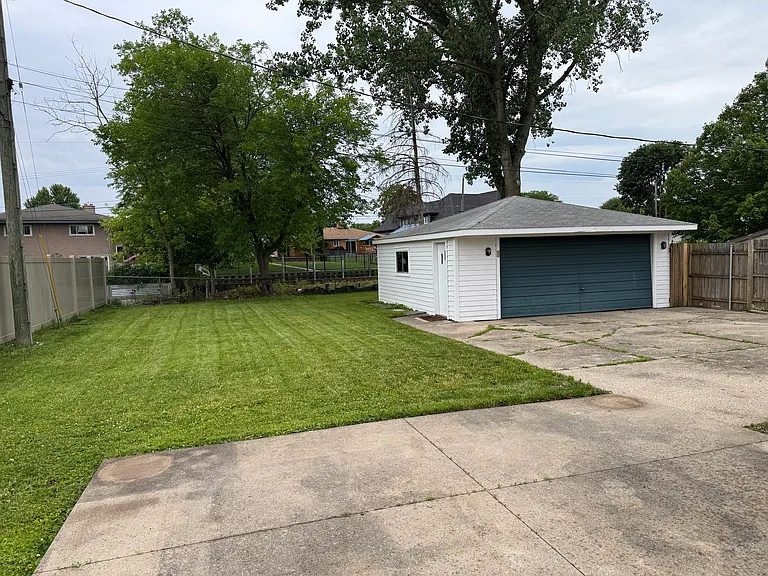 22489 Daniels St — Photo 13