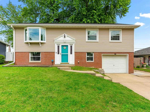 304 Dundee Rd, East Peoria, IL 61611