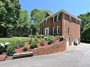 8105 Slane Ct, Clemmons, NC 27012