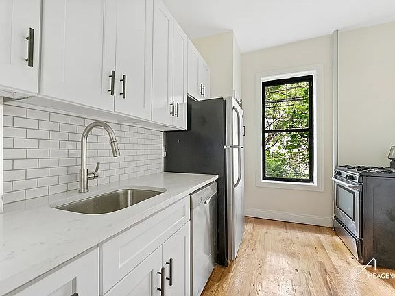 3rd image of 275 Halsey St #1A