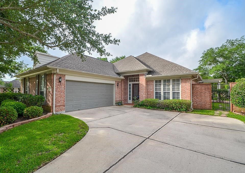 Absolutely adorable 2 bedroom home in Cinco Ranch!