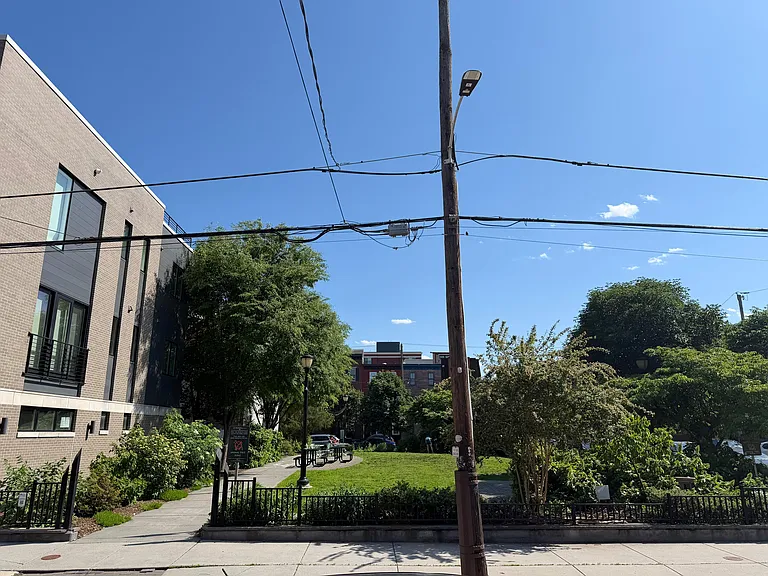 2151 Montrose St — Photo 2