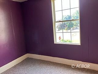 5th image of 305 N 3rd Ave