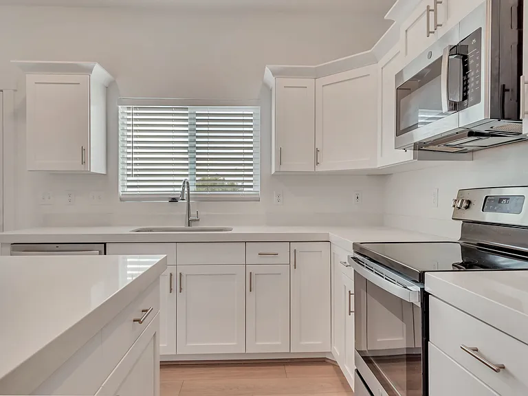 1593 N 1870 E — Photo 8