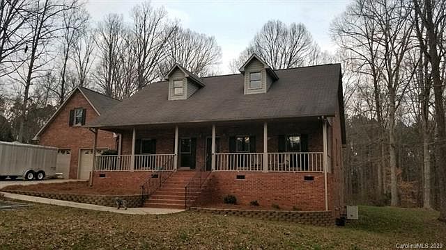 2nd image of 722 Fawn Forest Ln