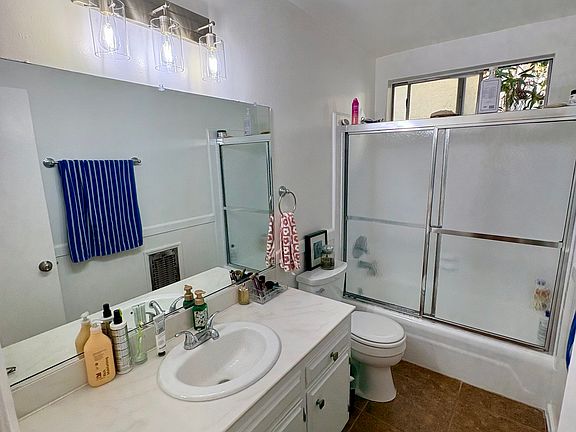 3rd image of 11816 Mayfield Ave #203