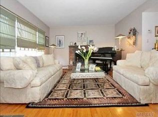 27 Washington Ave, Bayville, NY 11709