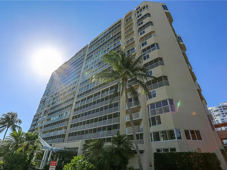 4041 Gulf Shore Blvd N #305 — Photo 2