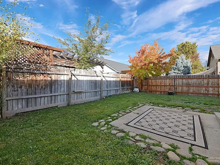 145 N Tamarack St — Photo 21