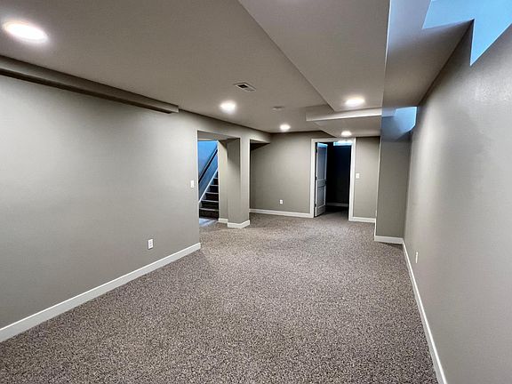 3rd image of 5004 N Santa Monica Blvd