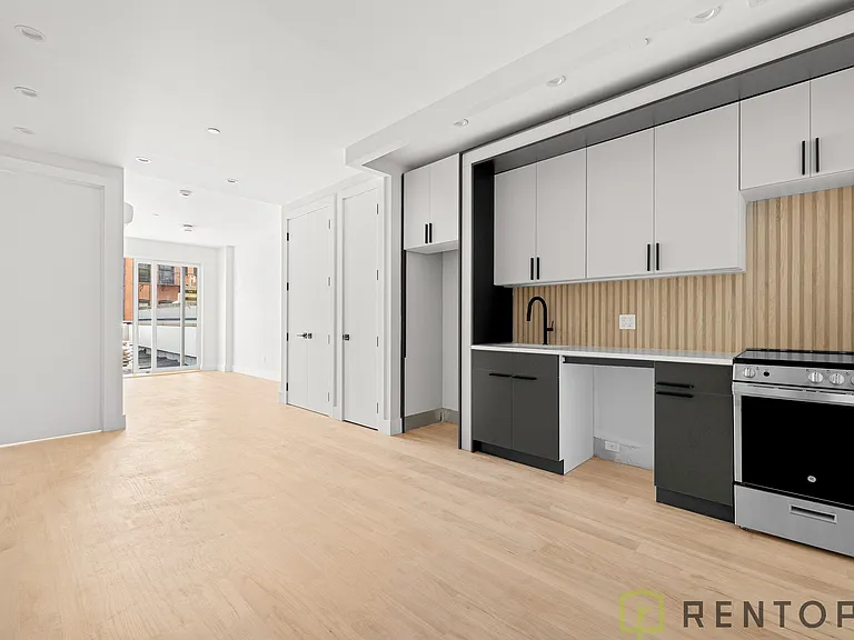 22 Frost St #202 — Photo 2