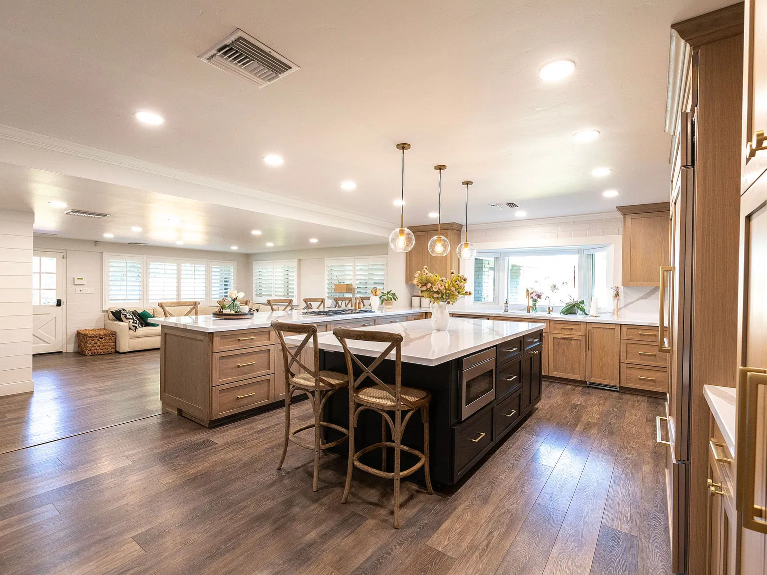 3 bed, 3.5 bath, 3170 sqft, $3,850 — Photo 3