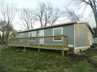 302 S Sycamore St, Ottawa, KS 66067