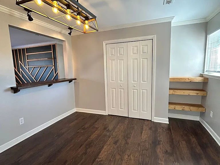 4224 Victory St — Photo 9