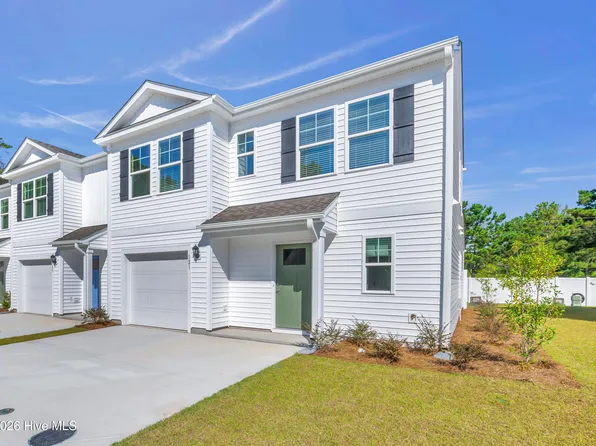 121 S Grassland Rd, Surf City, NC 28445