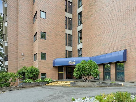 2nd image of 4030 Quadra St #201