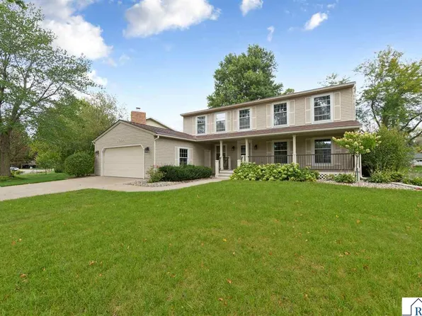 1029 Oak Terrace Dr, North Mankato, MN 56003