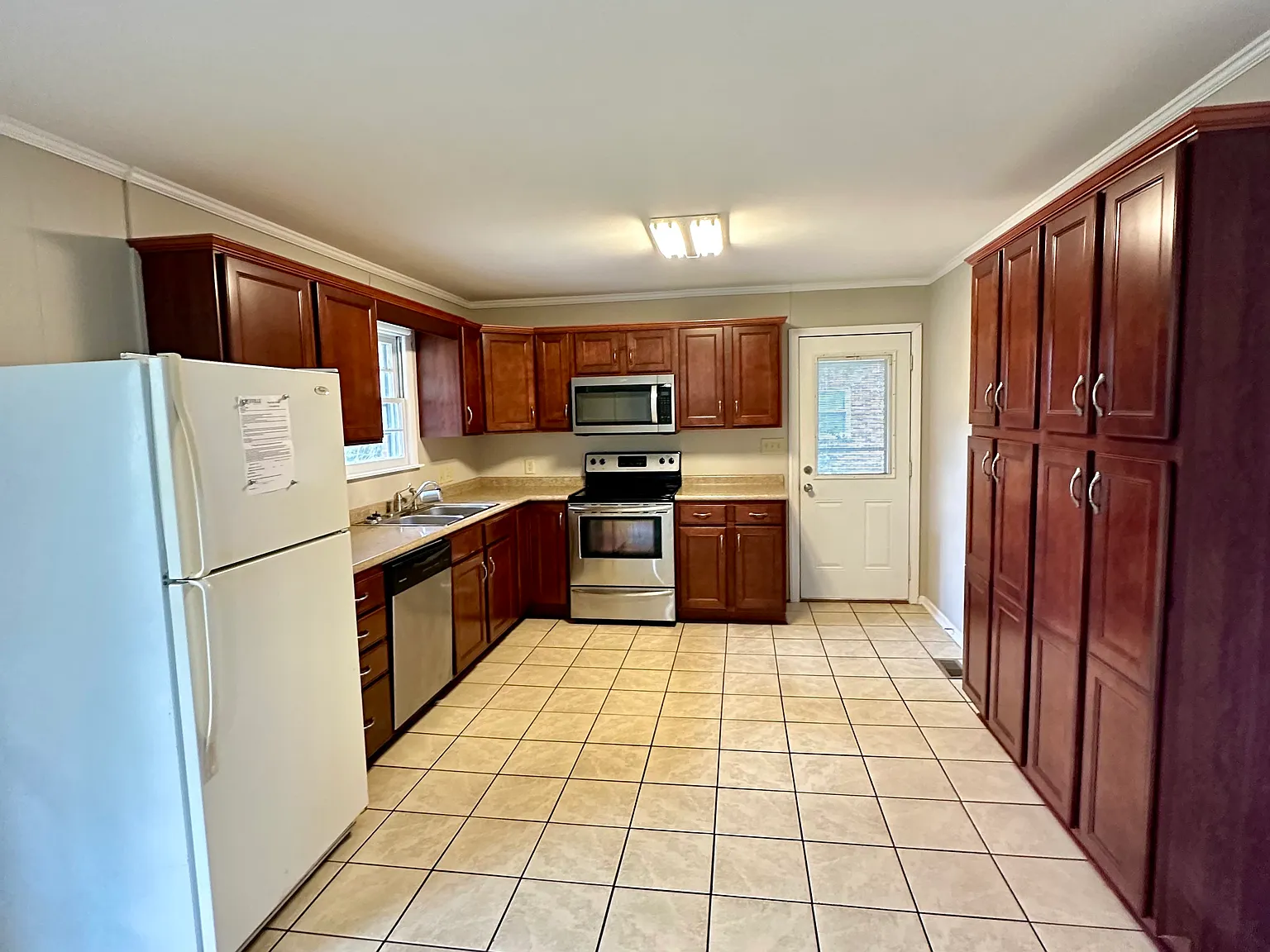 3 bed, 1.5 bath, 1175 sqft, $1,775 — Photo 4