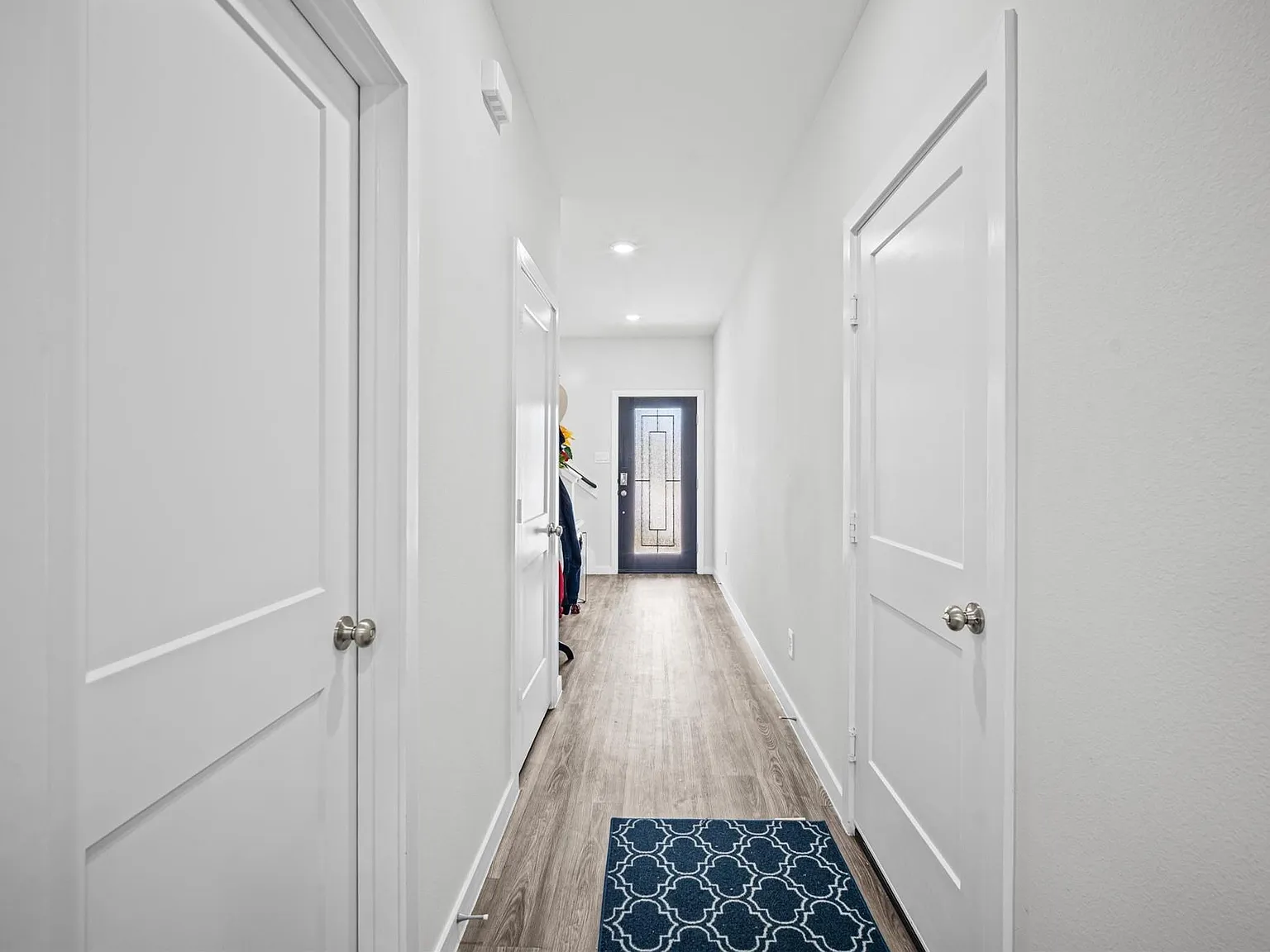 4 bed, 2.5 bath, 1934 sqft, $2,490 — Photo 3