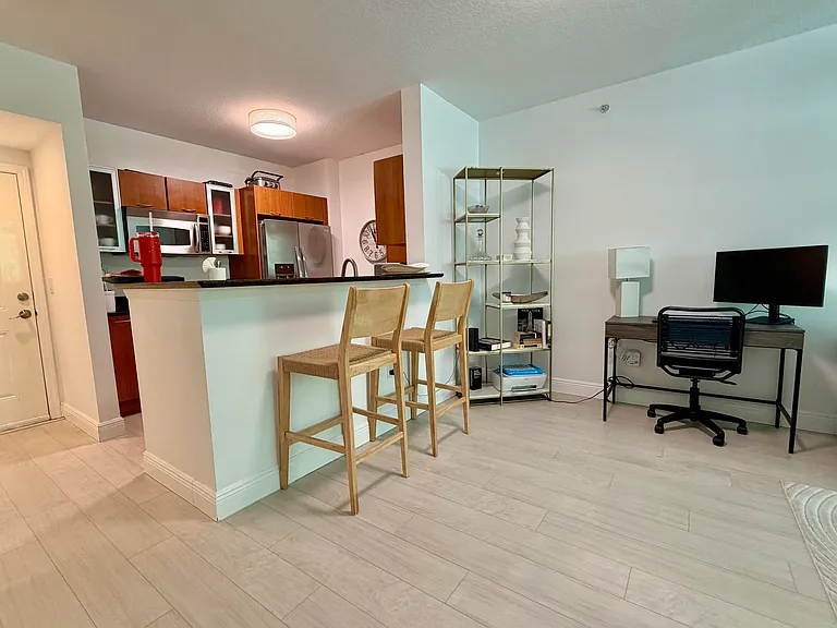 625 Casa Loma Blvd #207 — Photo 5