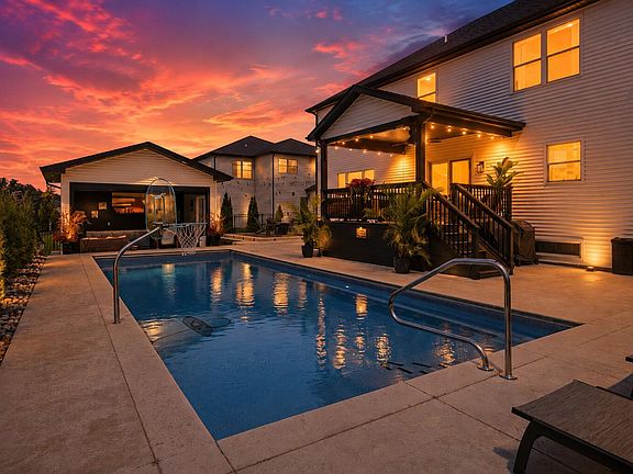 3rd image of 2047 Louis Dr
