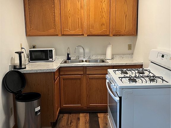 3rd image of 612 Dippold Ave