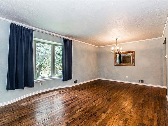 5th image of 8407 Moorcroft Dr