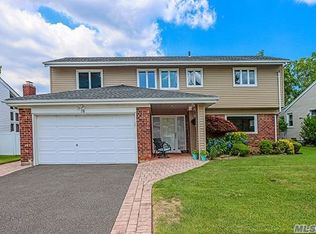 16 Harold Rd, Plainview, NY 11803