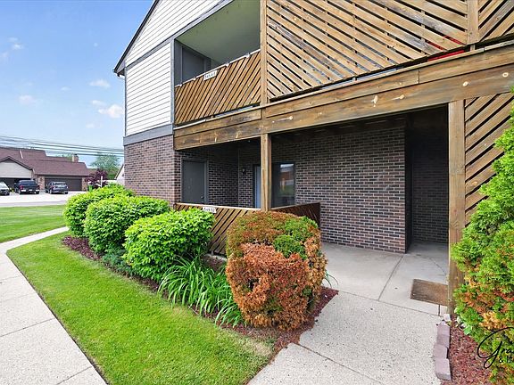 2nd image of 34632 Mercer Ln